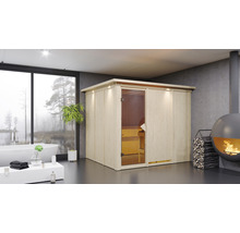Lichte badkamer met sauna, bad, open haard en groot raam met uitzicht op de natuur.