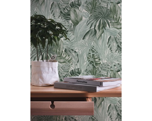 Wanddecoratie met behang met bladdesign, bureau met plant en boeken