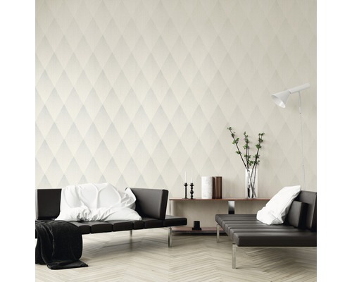 Woonkamer met behang met geometrisch ruitpatroon