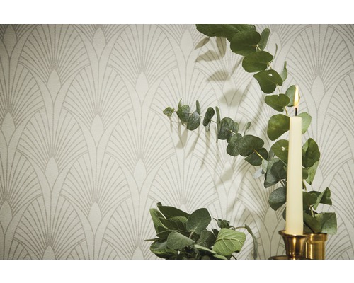 Behang met art-decopatroon, eucalyptusbladeren en brandende kaars