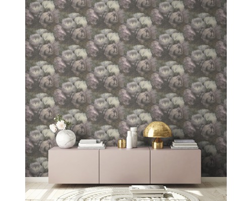 Behang met bloemmotief in een woonkamer