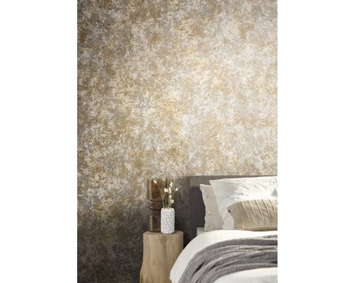 Slaapkamer met behang met patroon, bed en nachtkastje