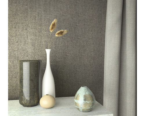 Decoratief stilleven met vazen en gordijn voor een gestructureerde wand