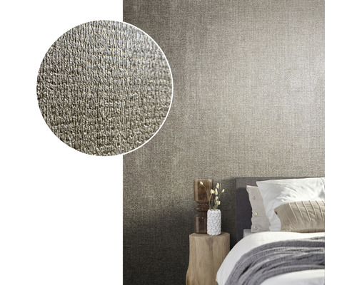 Close-up van een muur met vliesbehang in de slaapkamer