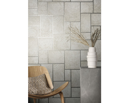 Interieurontwerp met houten behang, houten stoel en decoratie