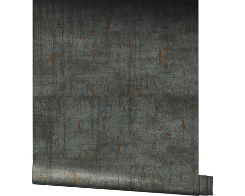 Rol behang met industriële metaallook