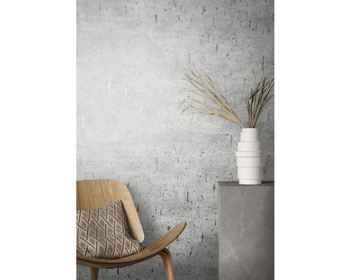 Kamerweergave met stoel, kussen, vaas en decoratieve grassen voor een wandbehang