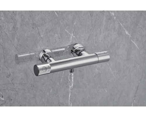 Opbouwthermostaatkraan van metaal met waterstroom