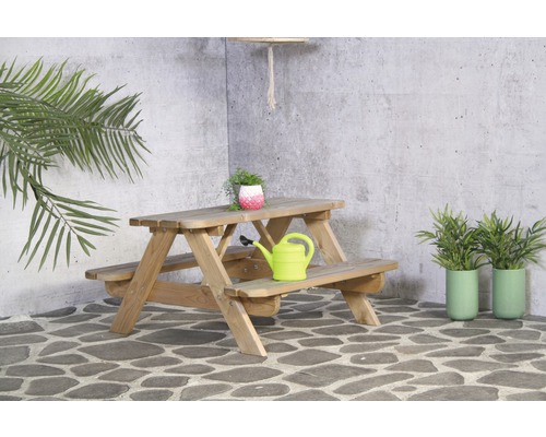 Houten picknicktafel voor kinderen met gieter en decoratie