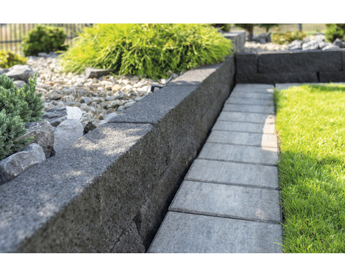 Gedetailleerde opname van tuinmuren en bestratingsstenen voor buiten