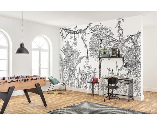 Lichte kamer met tafelvoetbal, bureau en muurschildering met jungle motieven