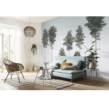 Woonkamer met bank, stoel, lamp en fotobehang