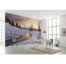 Kamer met fotobehang van een besneeuwd bergmeer bij zonsondergang en minimalistische kantoorinrichting