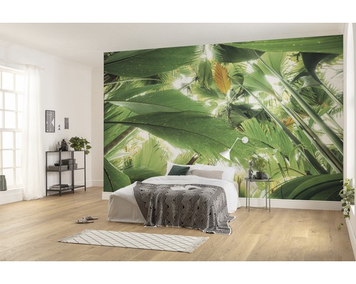 Lichte slaapkamer met fotobehang met jungle thema