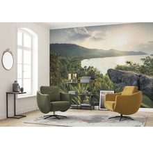 Woonkamer met fotobehang, fauteuils en bijzettafel