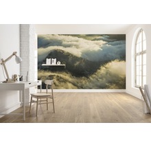 Lichte kamer met bureau, stoel en fotobehang met wolkenmotief