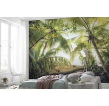 Slaapkamer met fotobehang met palmmotief voor een tropische sfeer