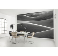 Woonkamer met fotobehang woestijn, tafel en stoelen