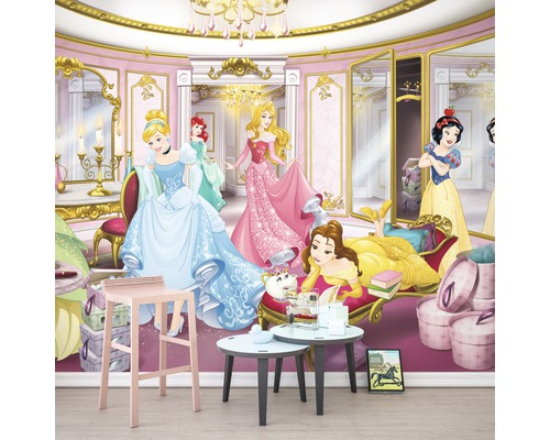 Behang met Disney prinsessen in een kleedkamer