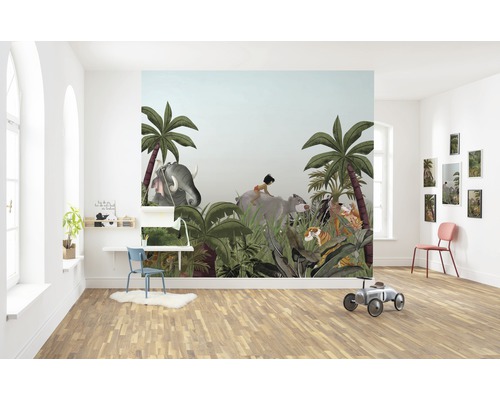 Kinderkamer met Jungleboek fotobehang, bureau en stoel