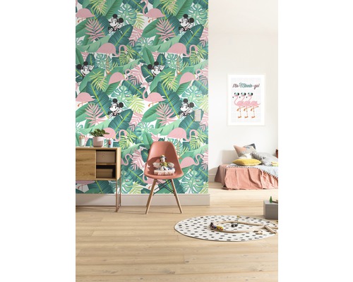 Kinderkamer met junglebehang met flamingo''s en Mickey Mouse