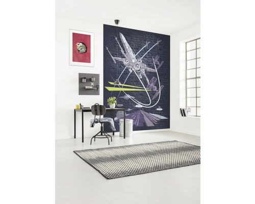Kamer met bureau, stoel en Star Wars-behang