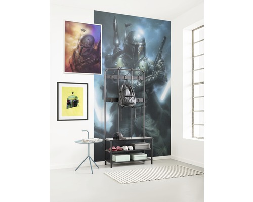Hal met kapstok, muurschildering, tapijt en decoratie