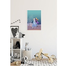 Een kinderkamer met een muurschildering van twee figuren uit de film Frozen.