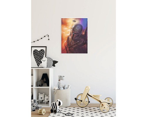 Lichte kinderkamer met Star Wars wanddecoratie, speelgoedrek en houten speelgoed driewieler