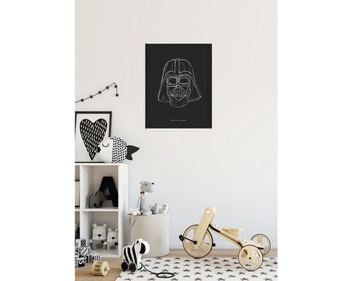 Kinderkamer met Star Wars wanddecoratie, speelgoedrek en houten fiets