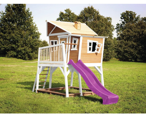 Speelhuis met glijbaan voor de tuin