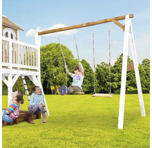 Kinderschommel met schommelend kind en twee andere kinderen