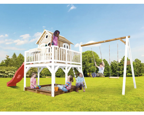 Speeltuin met schommel, zandbak, glijbaan en speelhuis voor kinderen