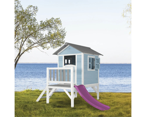 Speelhuis met glijbaan op een groene ondergrond