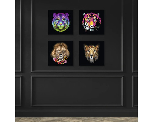 Vier dierenafbeeldingen aan een muur: tijger, leeuw en luipaard