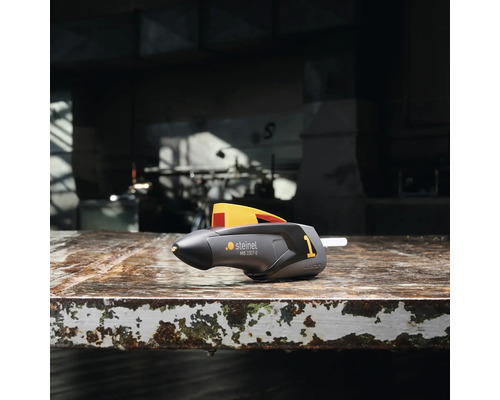 Steinel heteluchtpistool op een werkbank