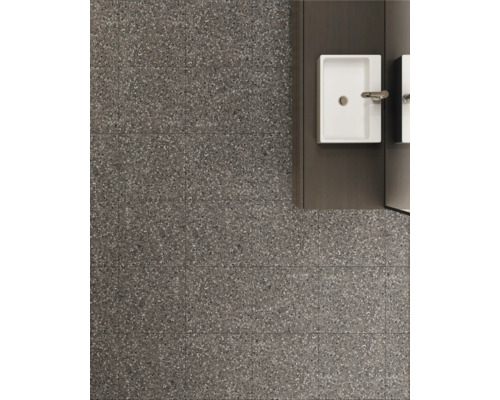 Badkamer met terrazzo vloer en wastafel