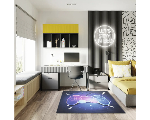 Moderne tienerkamer met bureau, bed en speelkleed