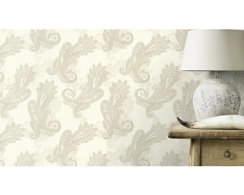 Behang met paisley motief op de muur