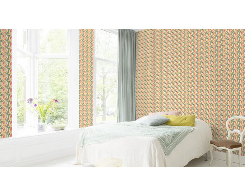Slaapkamer met geometrisch retro behang in geel, rood en grijs