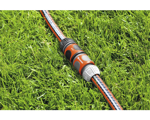 Gardena slangconnector op gazon