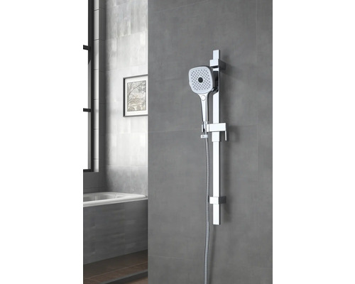 Douchekolom met handdouche in badkamer