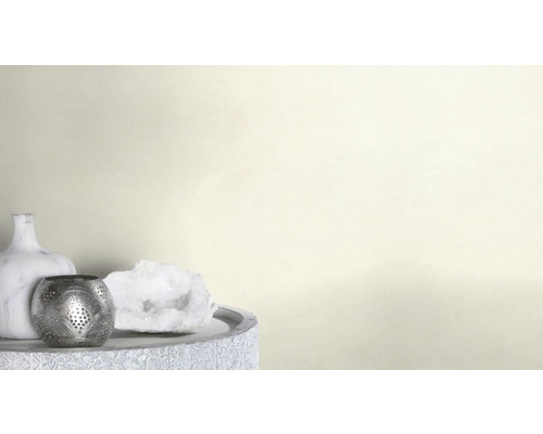 Decoratieve scène met vaas, theelichthouder en kwarts op een tafel