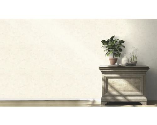 Wanddecoratie met plantendecoratie op dressoir