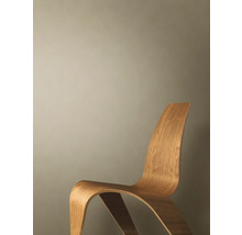 Houten stoel met gebogen ontwerp