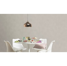 Eettafel met stoelen, servies en hanglamp