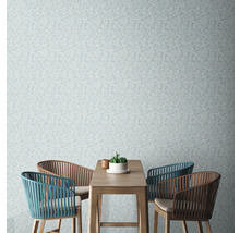 Scène met behang met patroon, tafel en stoelen