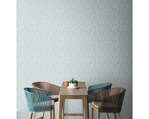 Scène met behang met patroon, tafel en stoelen