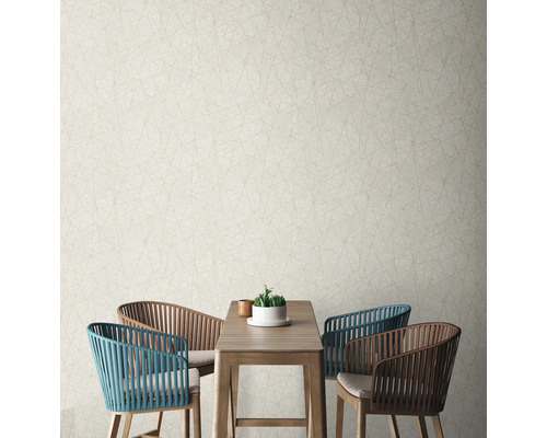 Wand met abstract vliesbehang, eettafel en stoelen