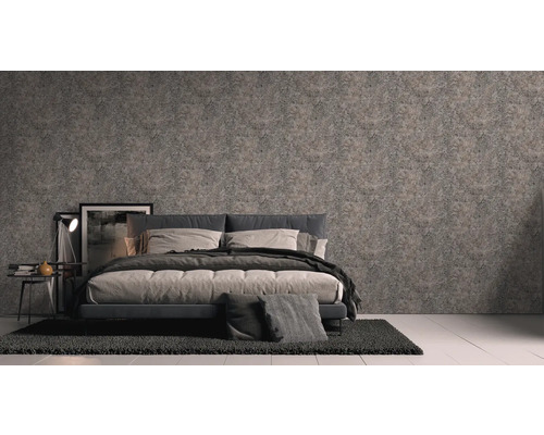 Slaapkamer met bed en wanddecoratie